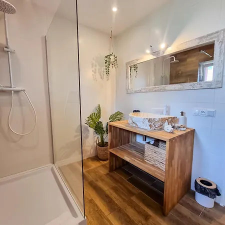 아파트 Tropikalny Apartament Bali, 8 Minut Od Alei, Parking 쳉스토호바